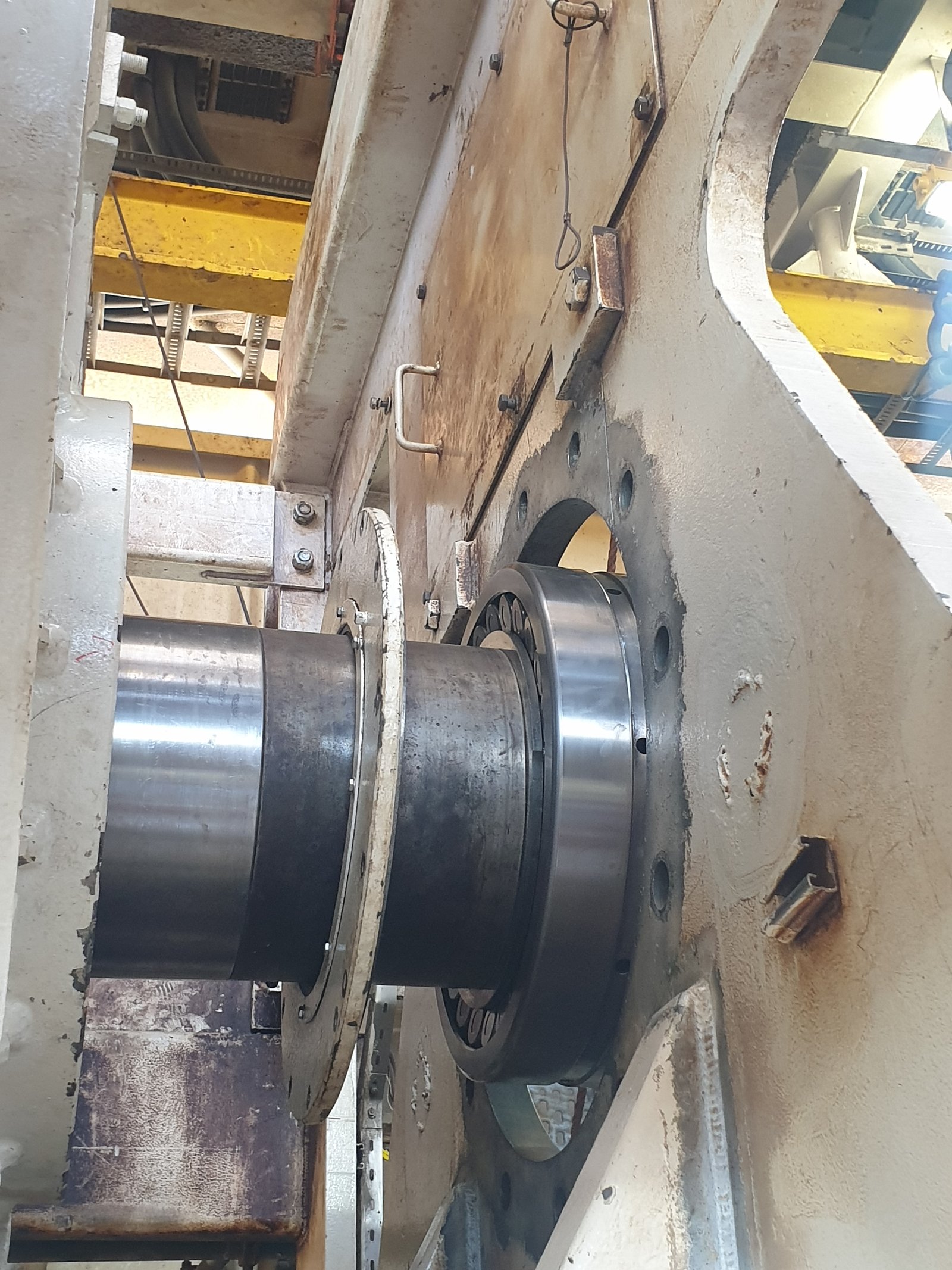 Drawworks bearing replacement